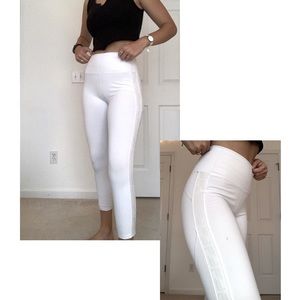 WHITE FABLETICS LEGGINGS!